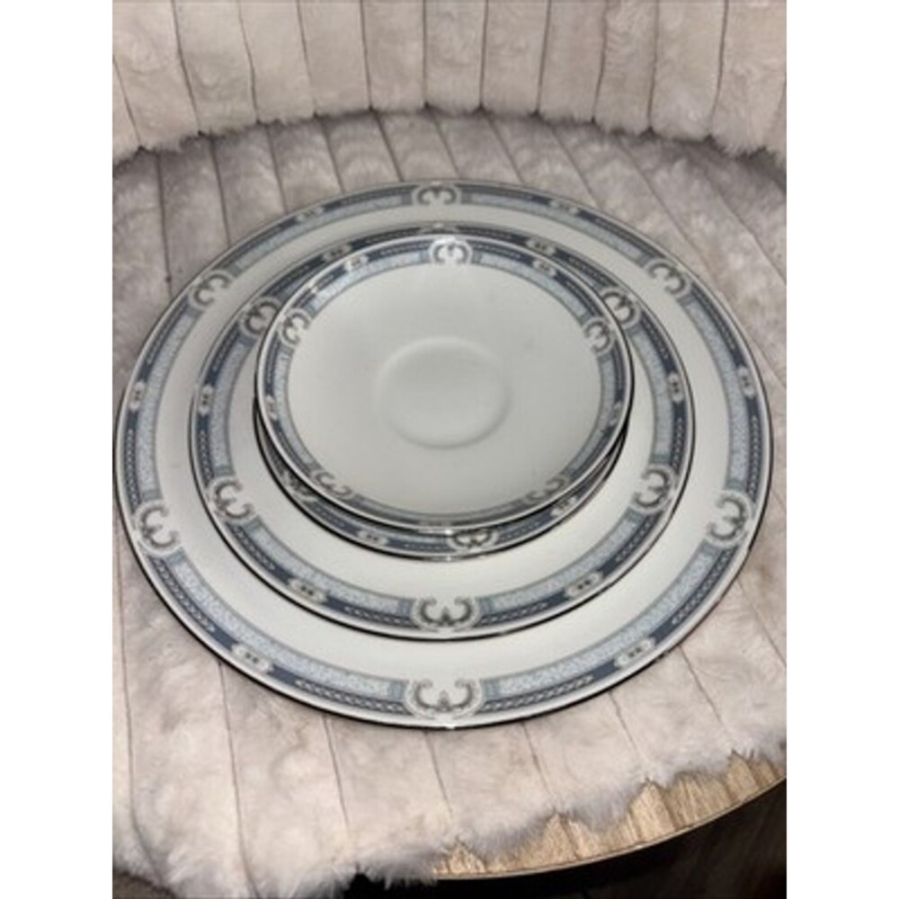 Pristine 4-Piece Wedgwood Masefield Fine China Place Setting Silver Edge Blue